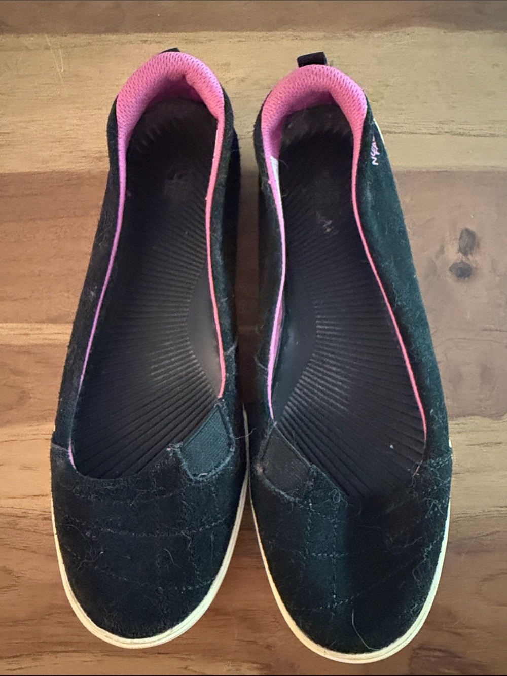 North Face Base Camp Lite Skimmers in black with pink trim size 8.5